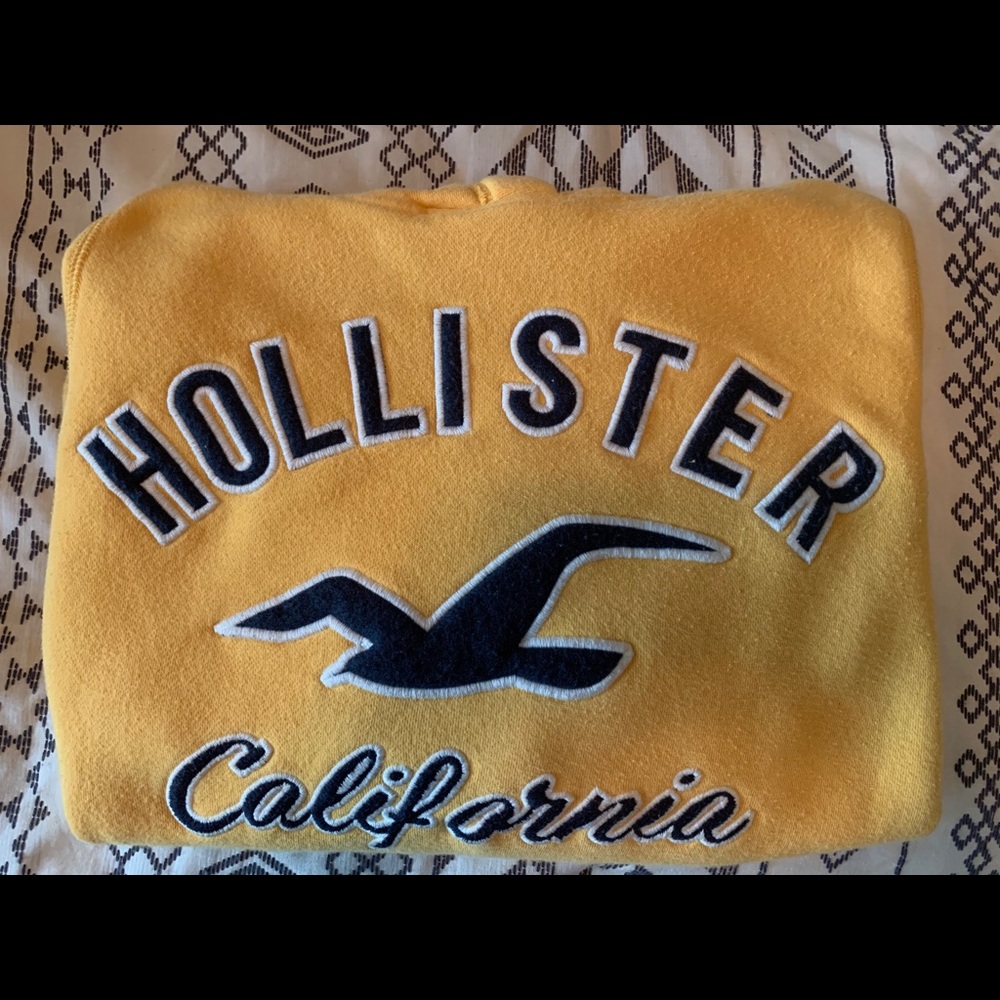 Women’s Hollister sweatshirt